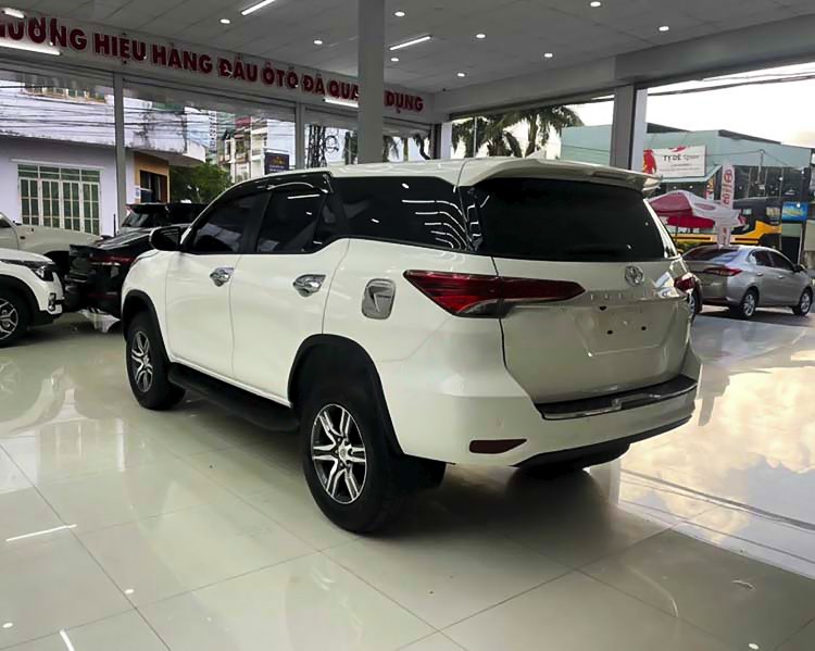 Toyota Fortuner 2021 - Màu trắng