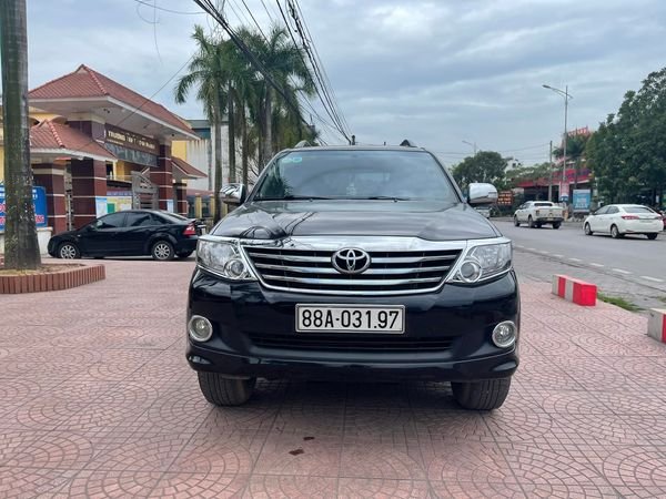 Toyota Fortuner 2012 - Màu đen giá cạnh tranh