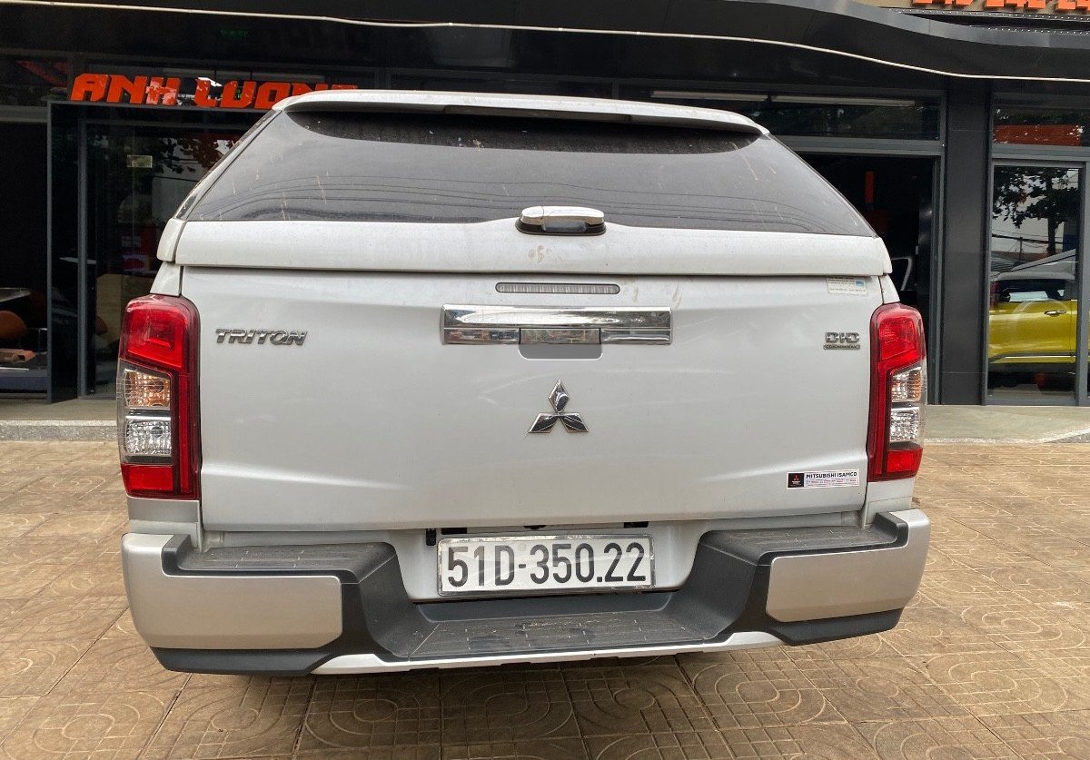 Mitsubishi Triton 2019 - Màu bạc, nhập khẩu