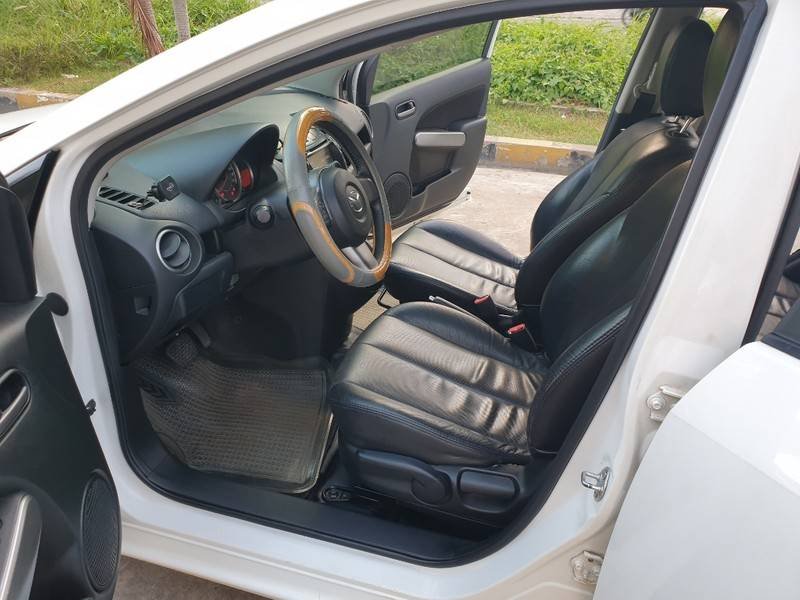 Mazda 2 2013 - Màu trắng, xe nhập