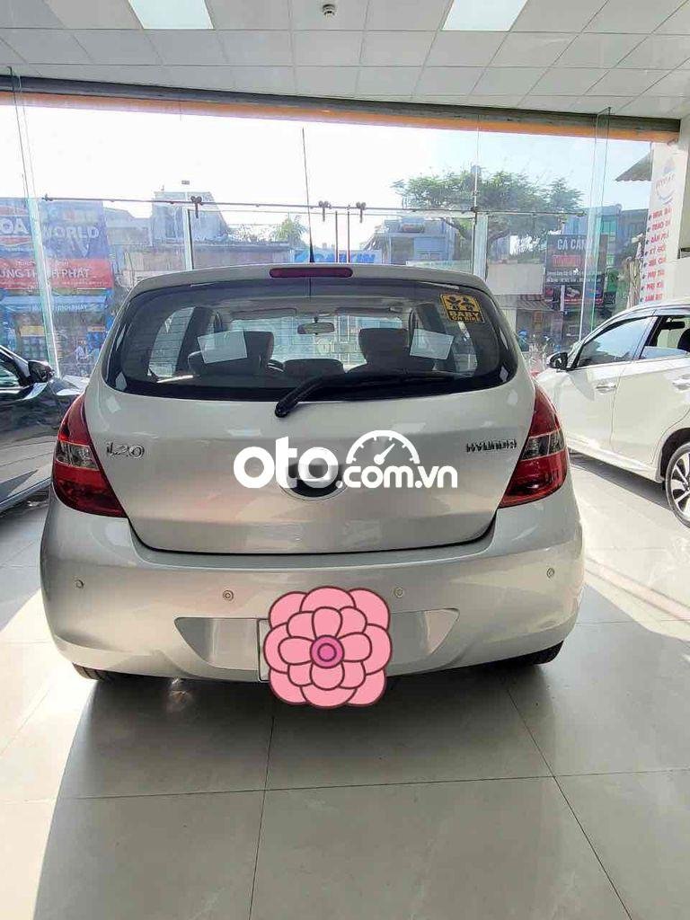 Hyundai i20 2011 - Màu bạc