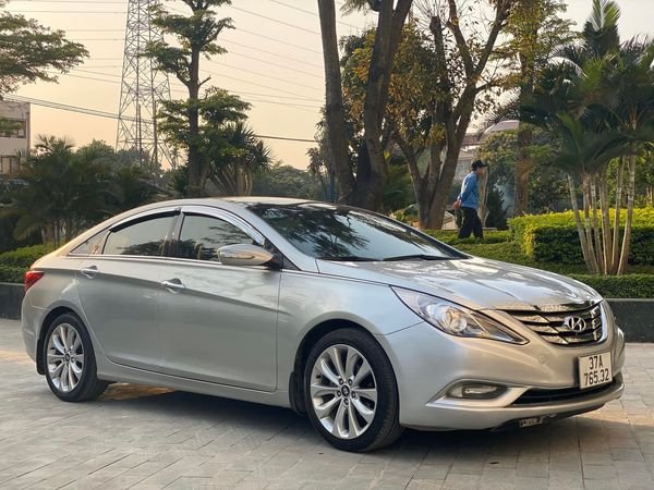 Hyundai Sonata 2011 - Màu bạc, giá cực tốt