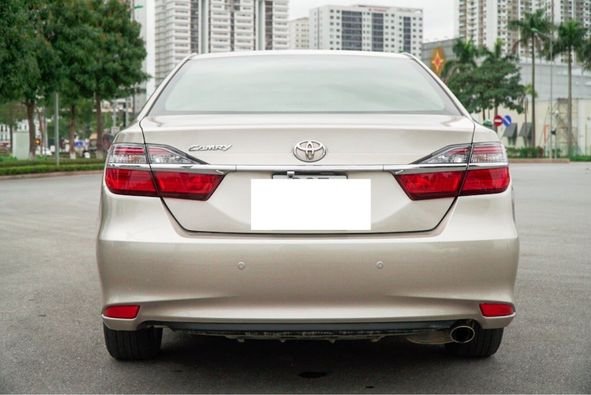 Toyota Camry 2018 - Xe còn mới, giao nhanh