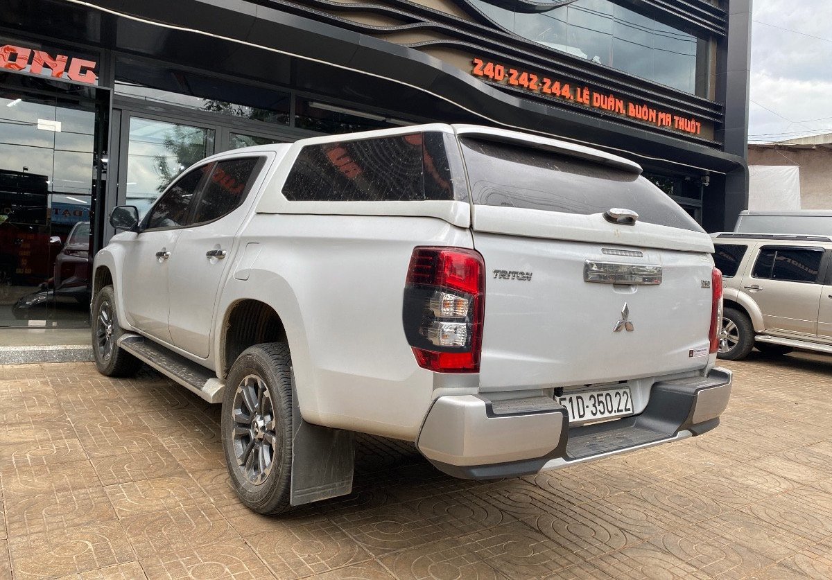 Mitsubishi Triton 2019 - Màu bạc, nhập khẩu