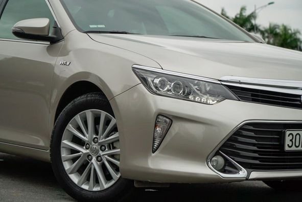 Toyota Camry 2018 - Xe còn mới, giao nhanh