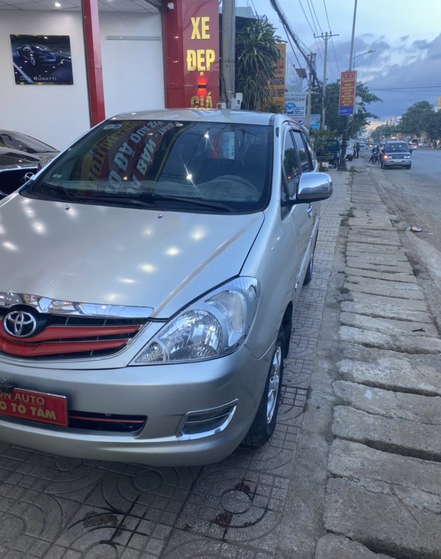 Toyota Innova 2006 - Màu bạc, giá cả hợp lí