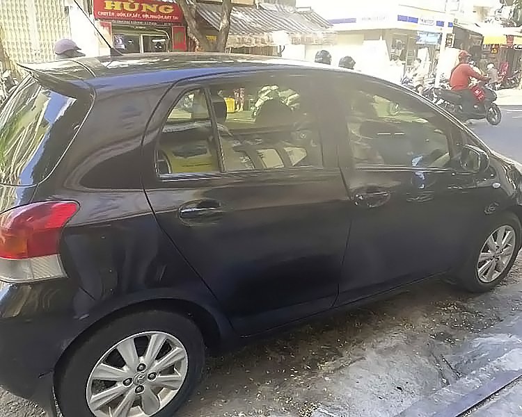 Toyota Yaris 2009 - Màu đen, xe nhập