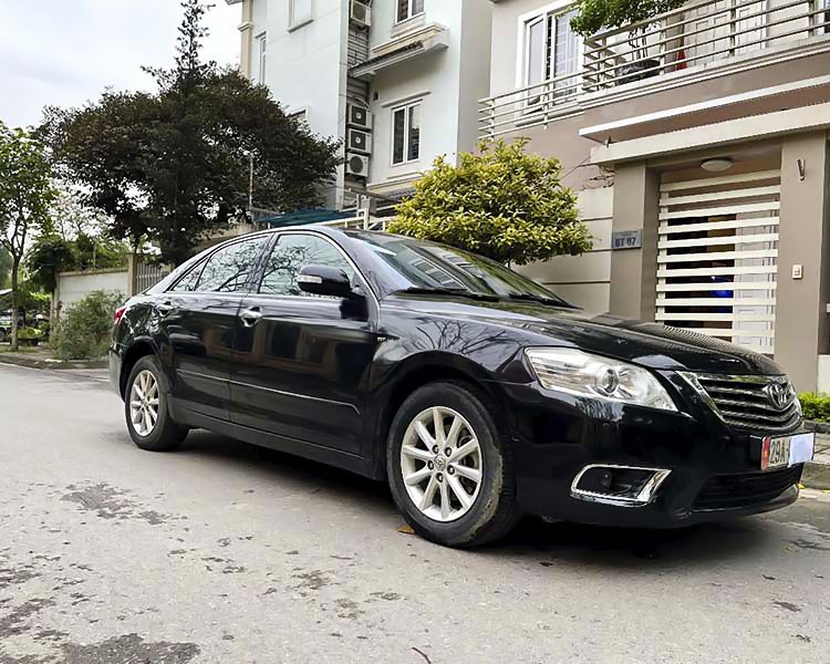 Toyota Camry 2010 - Màu đen, 468tr