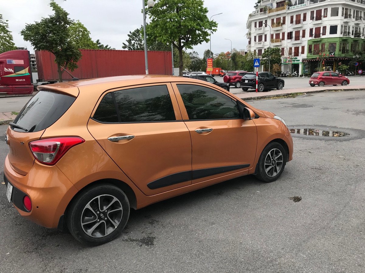 Hyundai Grand i10 2018 - Màu nâu vàng giá cạnh tranh