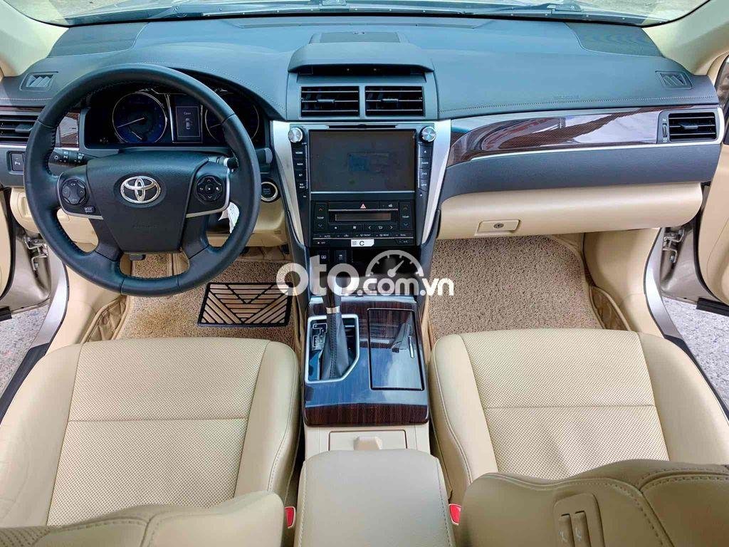 Toyota Camry 2018 - Cần bán xe Toyota Camry 2.0E sản xuất 2018