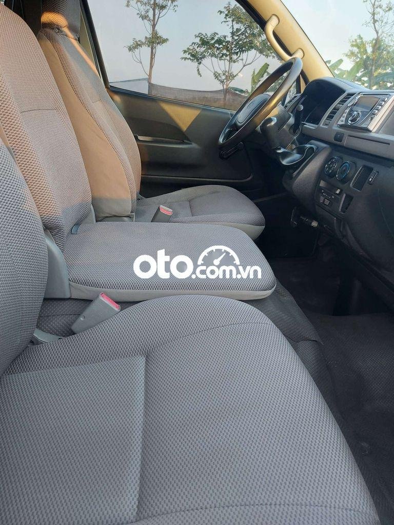 Toyota Hiace 2010 - xe 6 chỗ 790kg