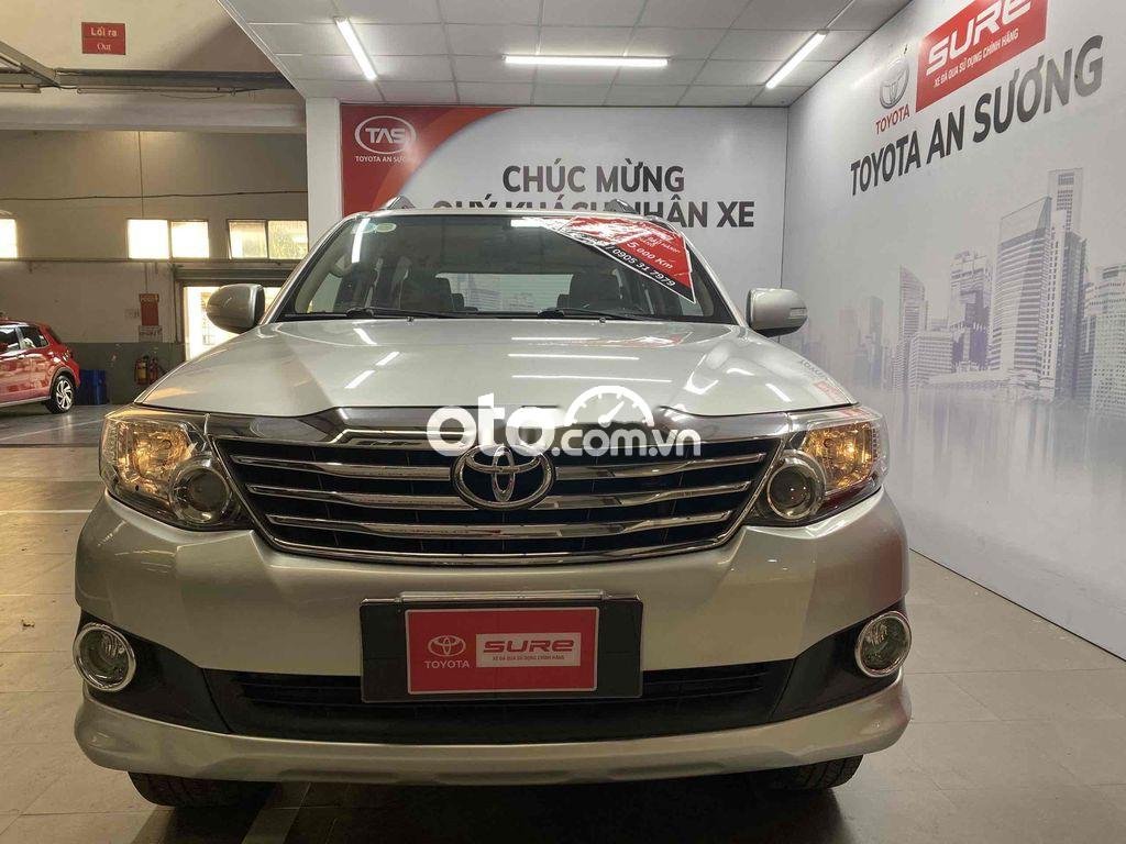 Toyota Fortuner 2013 - Cần bán lại xe Toyota Fortuner 2.7V 4x2AT sản xuất năm 2013, màu bạc