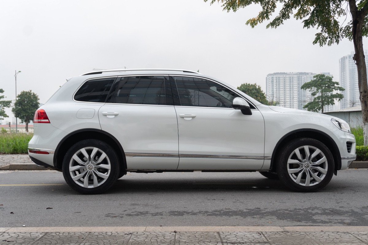 Volkswagen Touareg 2016 - Màu trắng, nhập khẩu