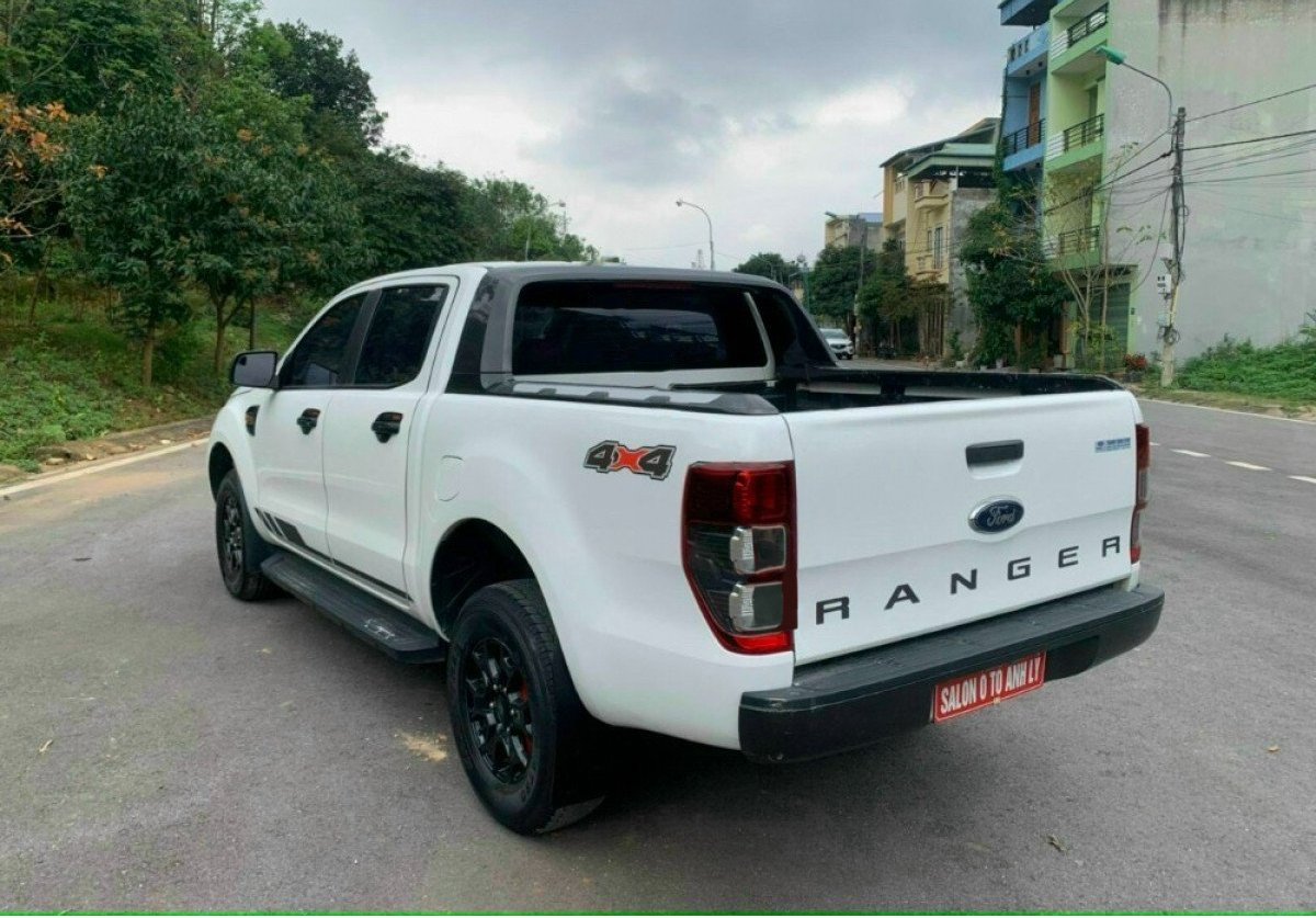 Ford Ranger 2017 - Cần bán xe Ford Ranger XLS 2.2L 4x2 AT sản xuất 2017, màu trắng, xe nhập