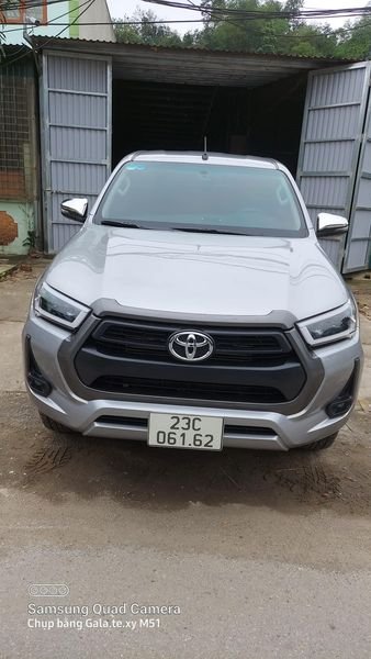 Toyota Hilux 2020 - Cần bán lại xe Toyota Hilux 2.4E AT sản xuất năm 2020, màu bạc, nhập khẩu