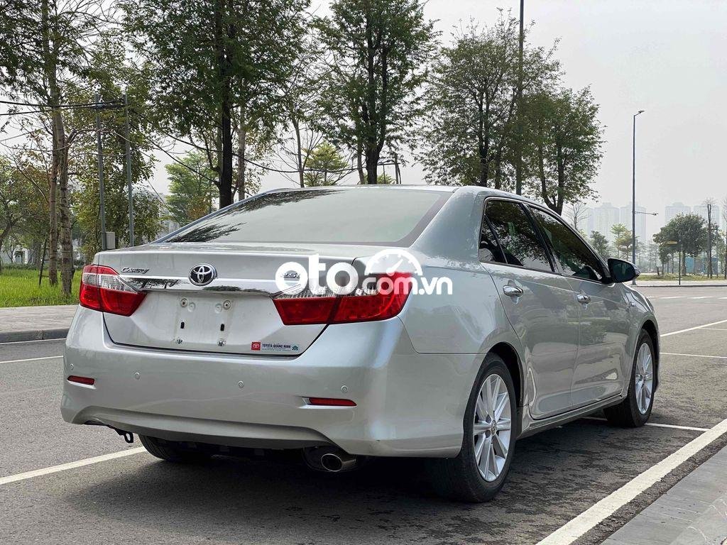 Toyota Camry 2012 - Màu bạc, giá cạnh tranh