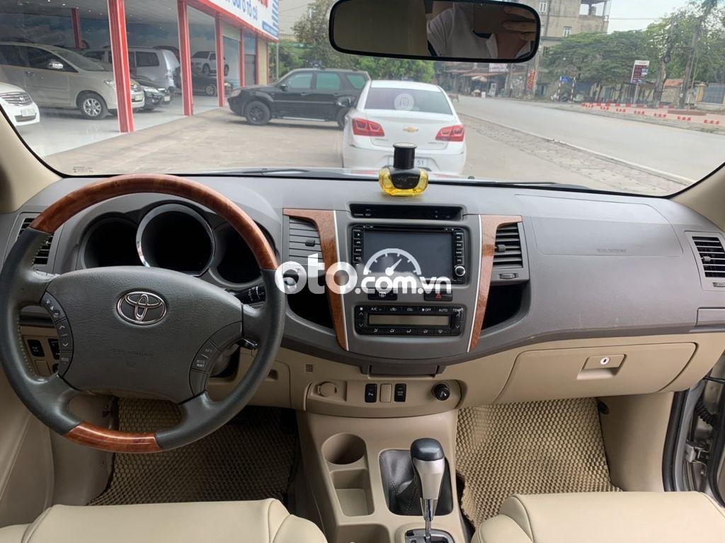 Toyota Fortuner 2009 - Màu bạc, giá 365tr