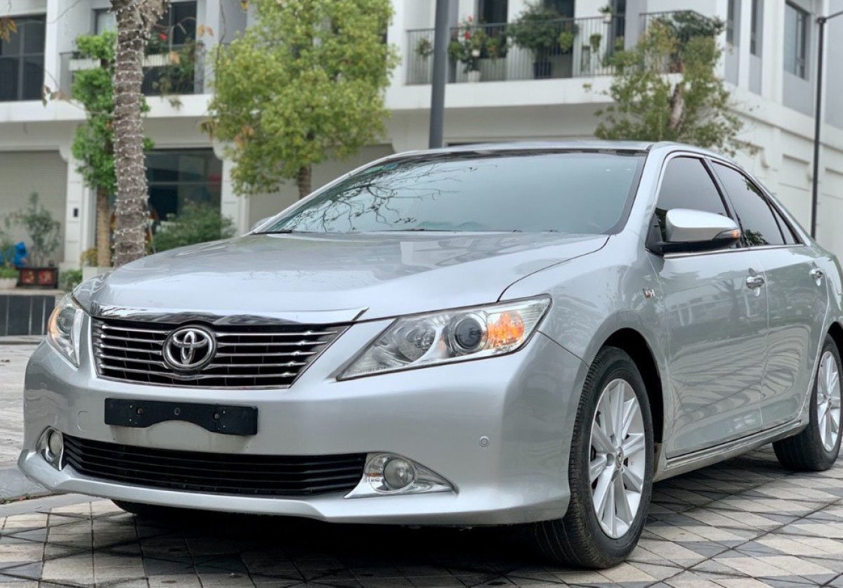 Toyota Camry 2012 - Màu bạc, giá hữu nghị