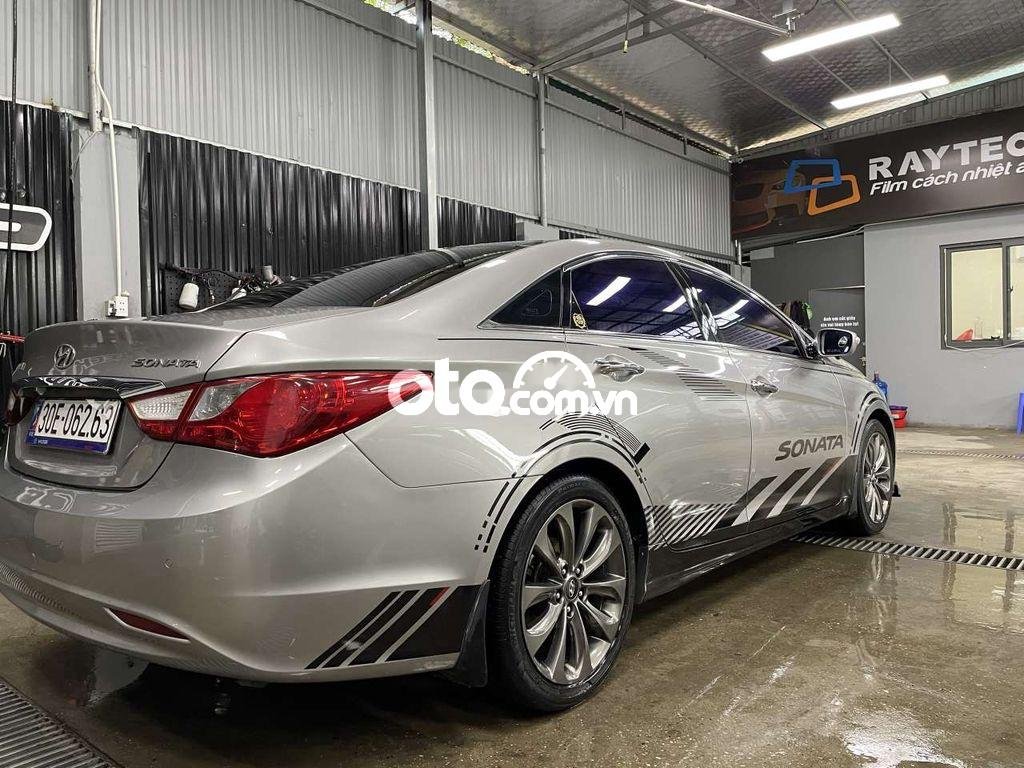 Hyundai Sonata 2010 - Bán Hyundai Sonata sản xuất năm 2010, màu xám, xe nhập