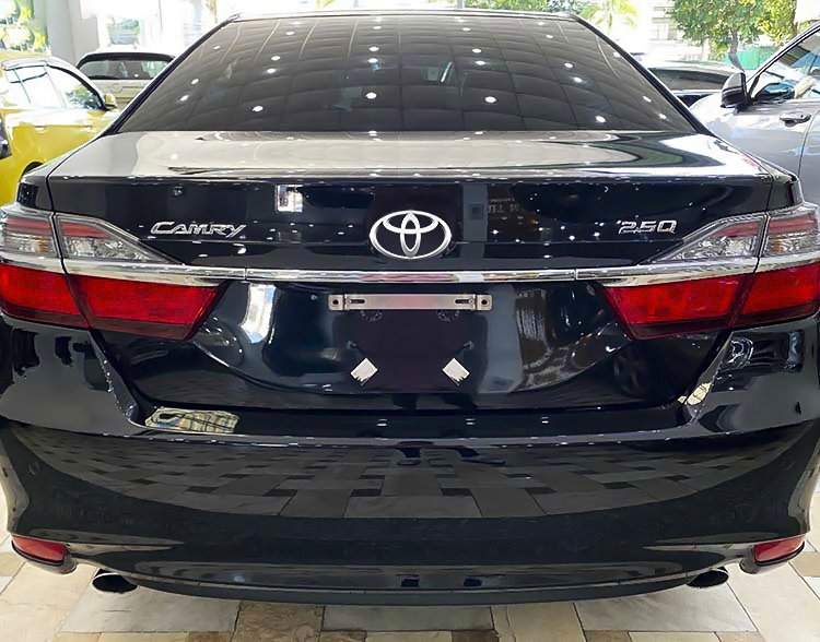 Toyota Camry 2018 - Màu đen, 928tr