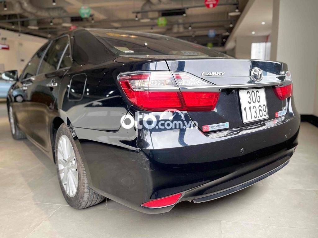 Toyota Camry 2018 - Cần bán gấp Toyota Camry 2.0E năm 2018, 810tr