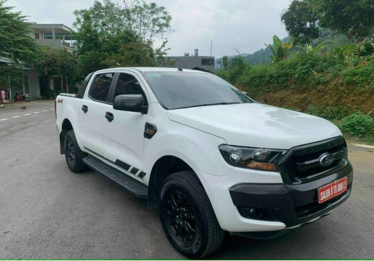 Ford Ranger 2017 - Cần bán xe Ford Ranger XLS 2.2L 4x2 AT sản xuất 2017, màu trắng, xe nhập