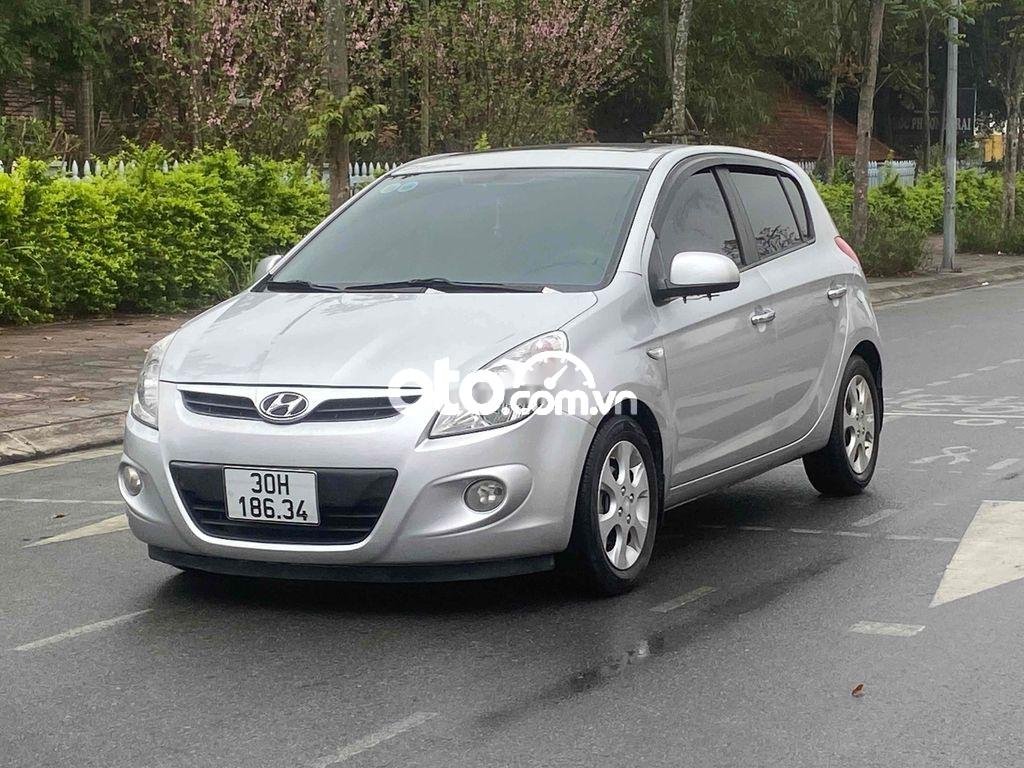 Hyundai i20 2009 - Màu bạc, số tự động