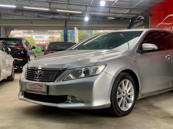 Toyota Camry 2012 - Màu bạc, xe nhập, 595 triệu