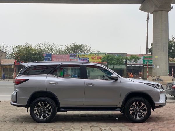 Toyota Fortuner 2021 - Màu bạc siêu lướt