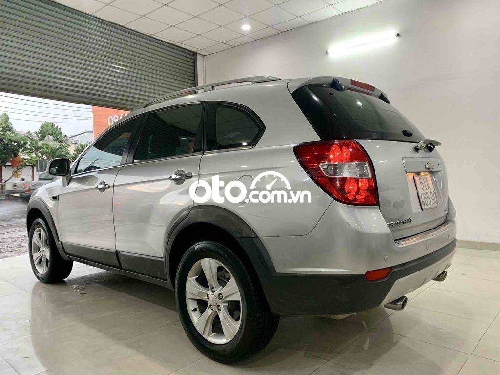 Chevrolet Captiva 2013 - Xe màu bạc, số sàn, giá ưu đãi