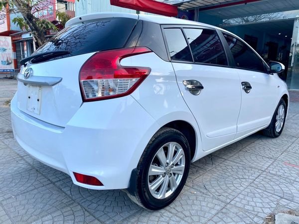 Toyota Yaris 2016 - Màu trắng, xe nhập