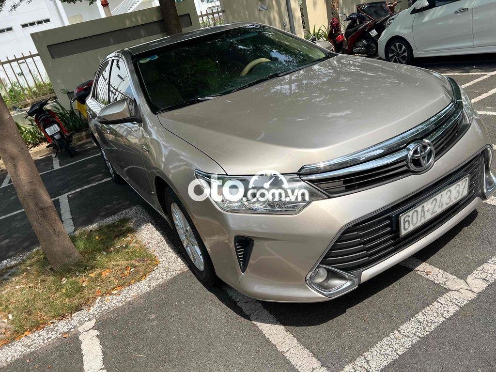 Toyota Camry 2015 - Màu bạc giá cạnh tranh