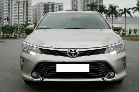 Toyota Camry 2018 - Xe còn mới, giao nhanh