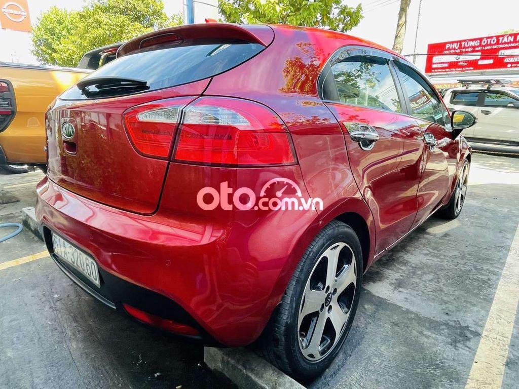 Kia Rio 2012 - Màu đỏ giá cạnh tranh