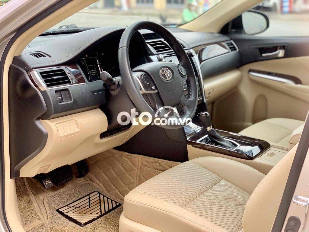 Toyota Camry 2018 - Cần bán xe Toyota Camry 2.0E sản xuất 2018