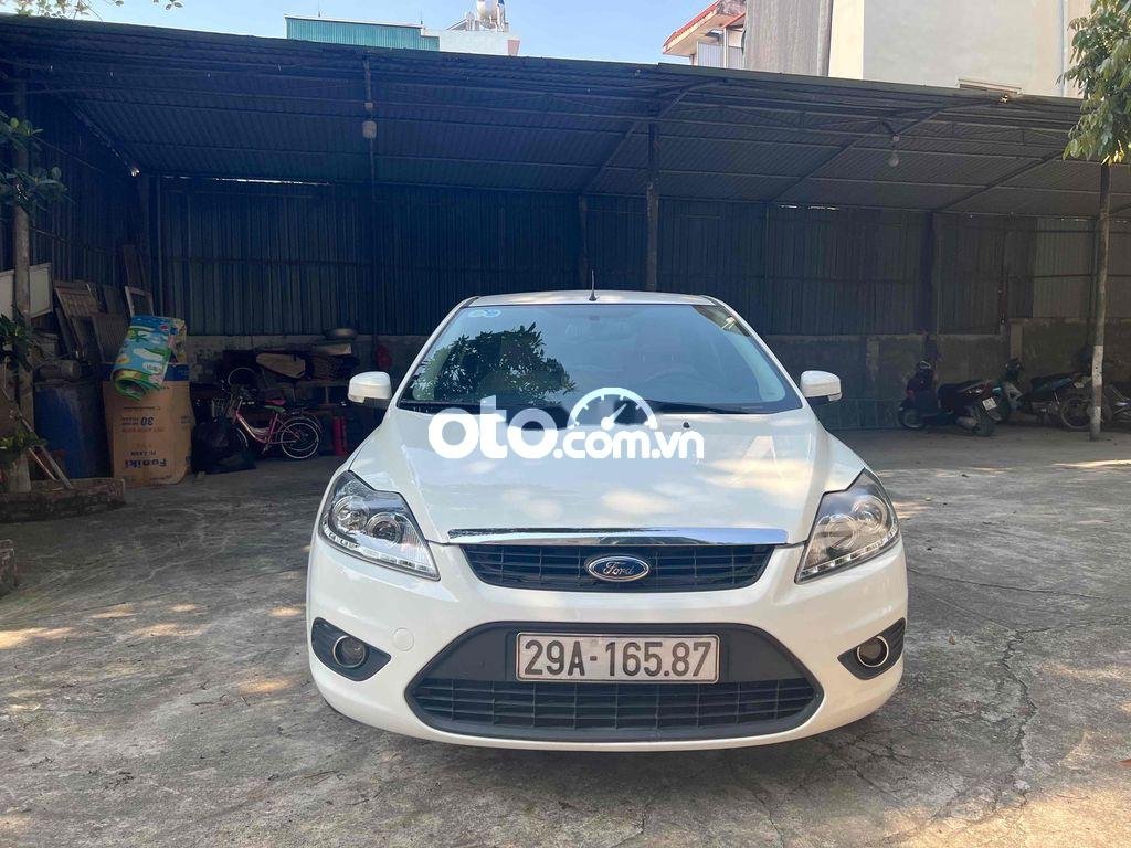 Ford Focus 2011 - Màu trắng giá ưu đãi