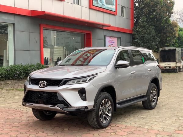 Toyota Fortuner 2021 - Màu bạc siêu lướt