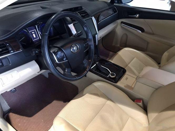 Toyota Camry 2018 - Bán Toyota Camry 2.0E sản xuất năm 2018, màu đen, 825 triệu