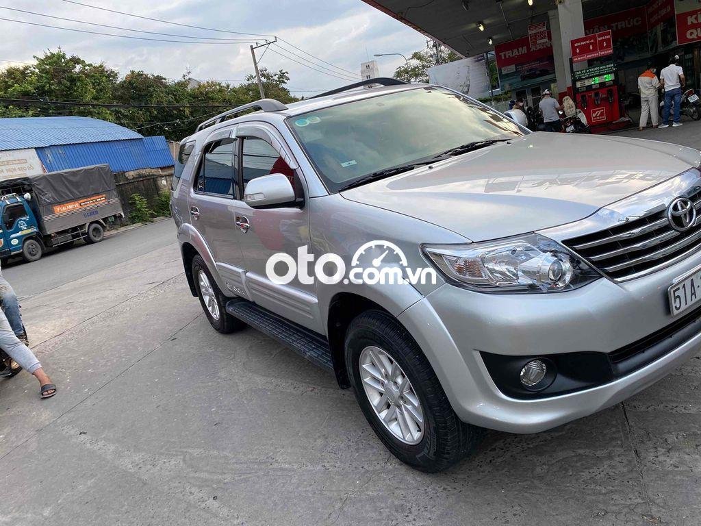 Toyota Fortuner 2012 - Màu bạc còn mới, 575tr