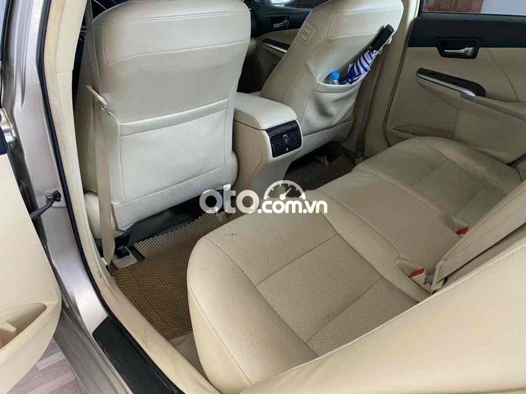 Toyota Camry 2015 - Màu bạc giá cạnh tranh