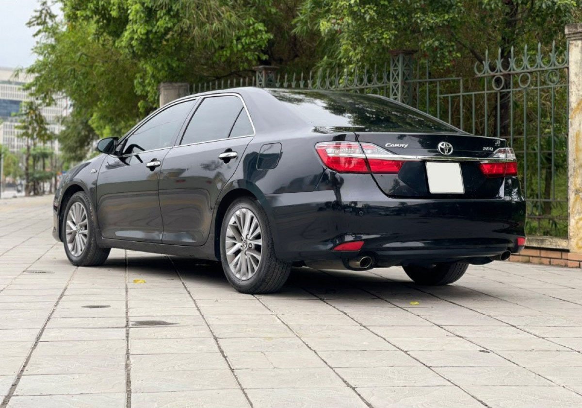 Toyota Camry 2018 - Màu đen