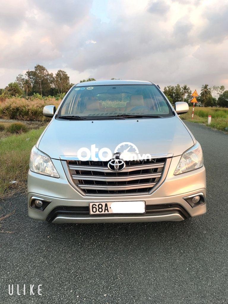 Toyota Innova 2015 - Màu bạc, giá 369tr