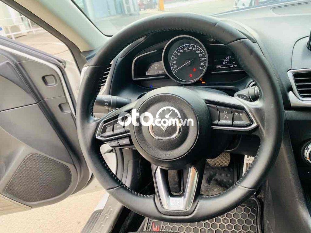 Mazda 3 2018 - Màu trắng, giá 568tr