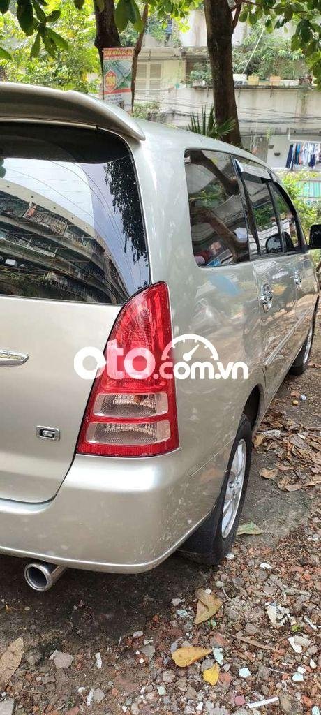 Toyota Innova 2006 - Màu bạc xe gia đình