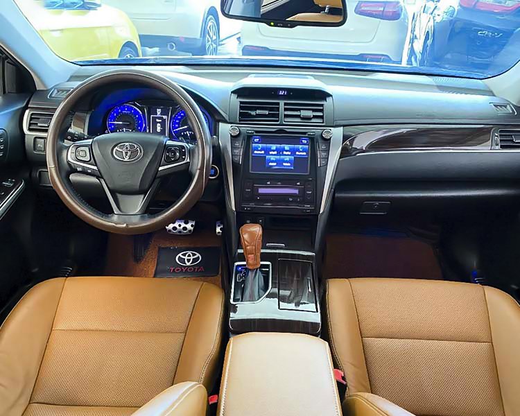 Toyota Camry 2018 - Màu đen, 928tr