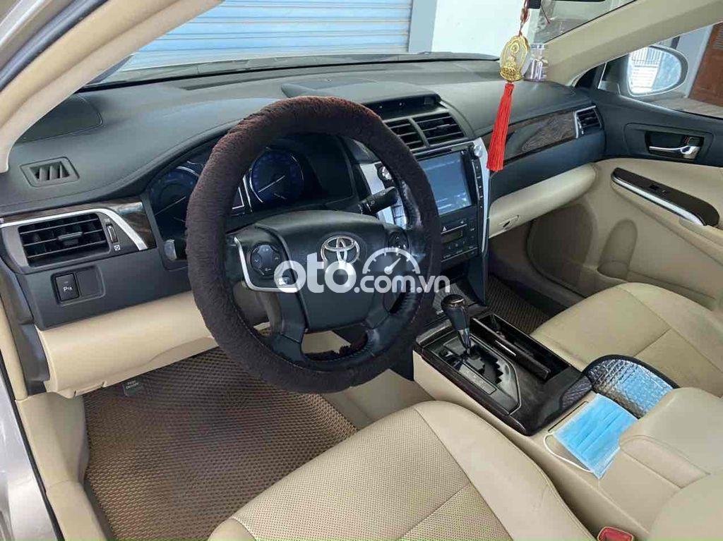 Toyota Camry 2015 - Màu bạc giá cạnh tranh