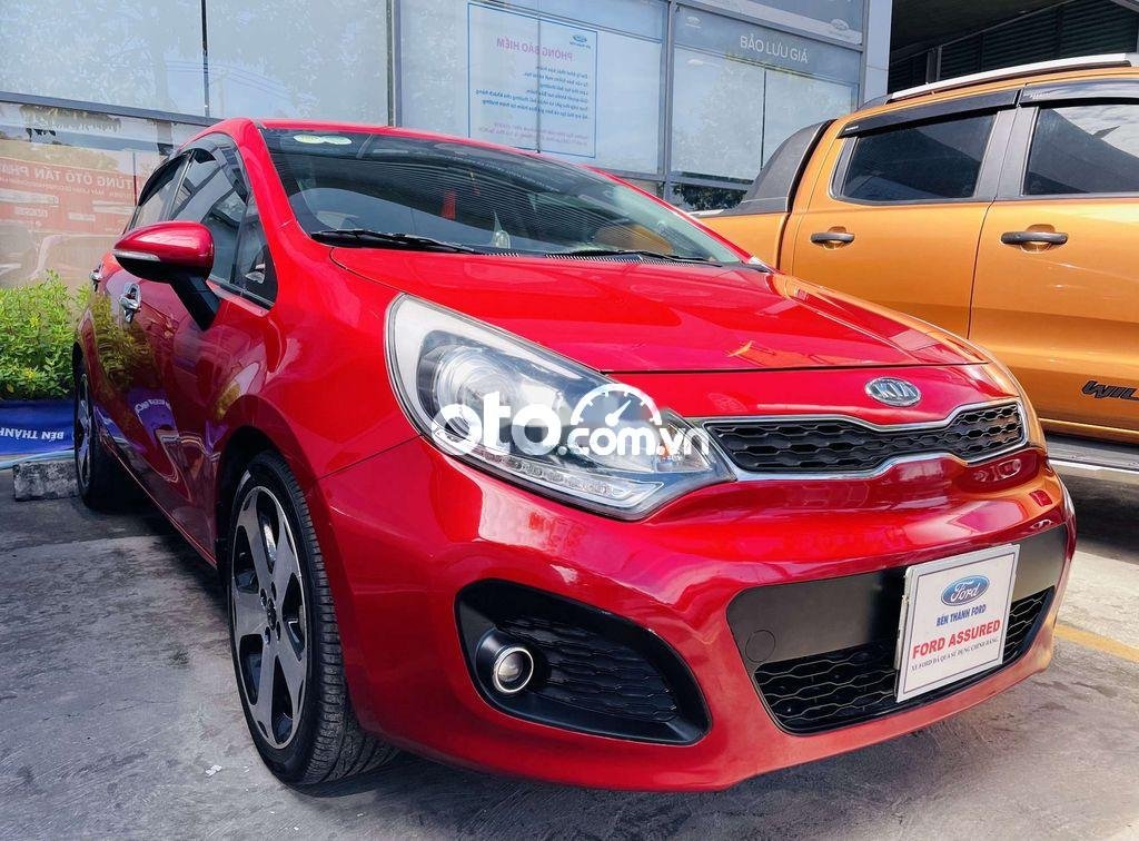 Kia Rio 2012 - Màu đỏ giá cạnh tranh