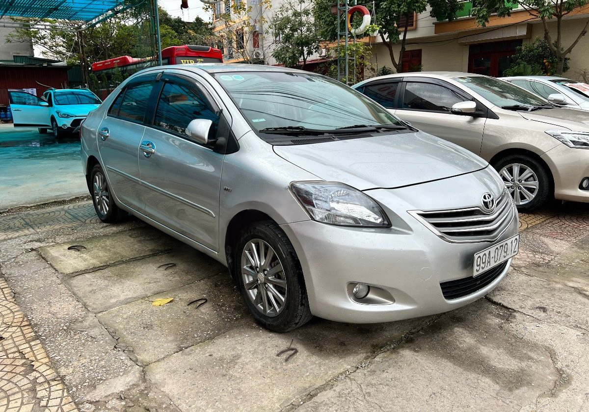 Toyota Vios 2013 - Màu bạc, giá chỉ 273 triệu