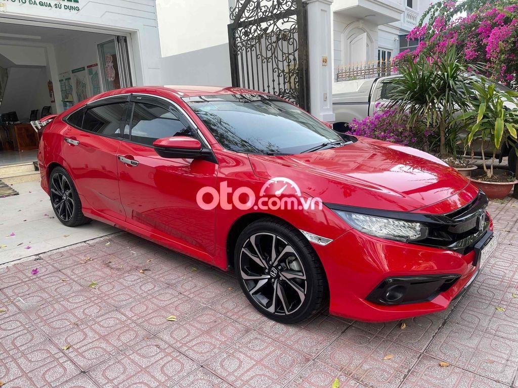 Honda Civic 2019 - Màu đỏ, nhập khẩu như mới