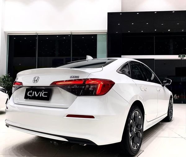 Honda Civic 2022 - Màu trắng giá hữu nghị